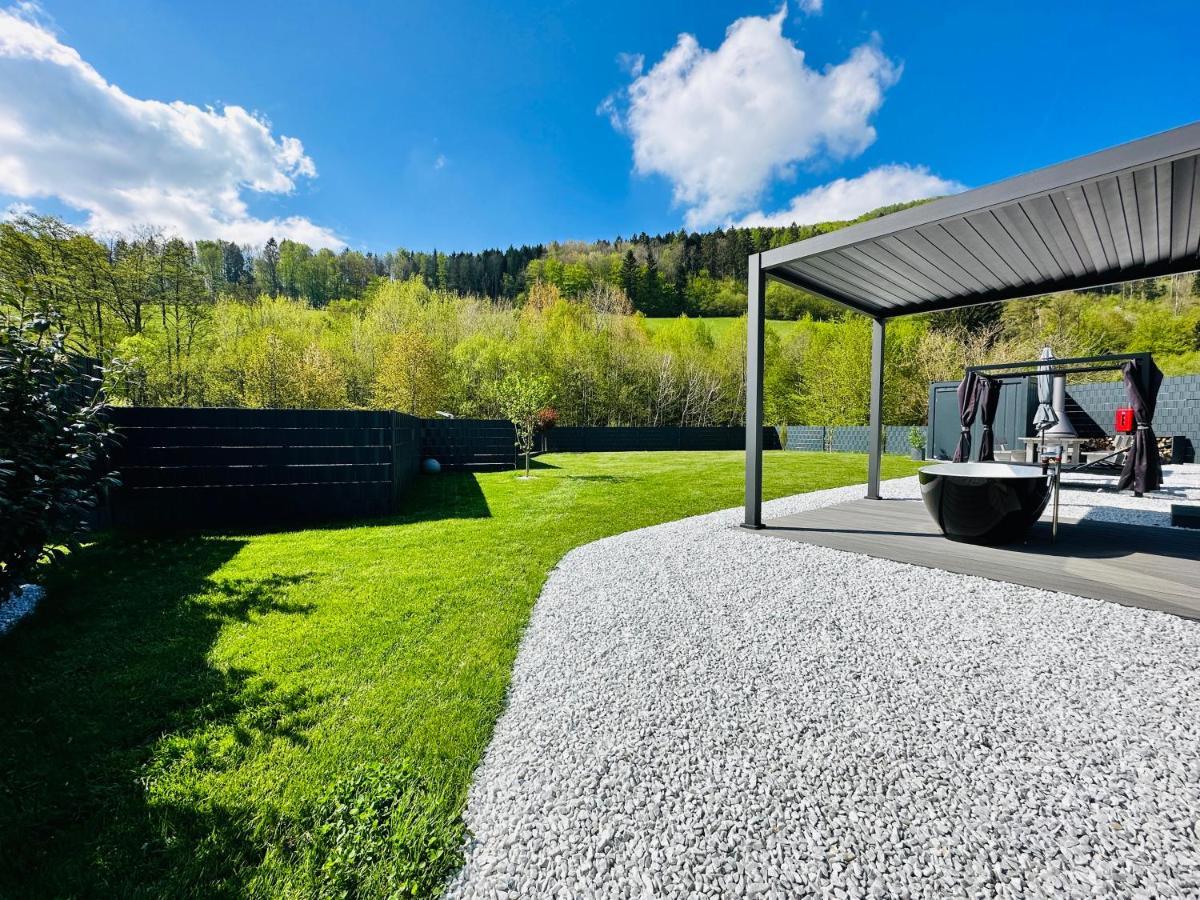 Voralpen Lodge - Ferienhaus Mit Gym & Wellnessbereich Traisen Exterior foto