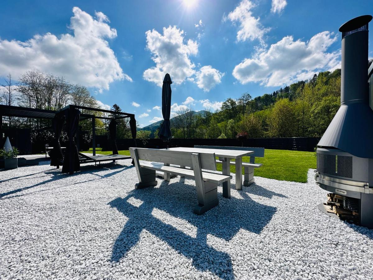 Voralpen Lodge - Ferienhaus Mit Gym & Wellnessbereich Traisen Exterior foto